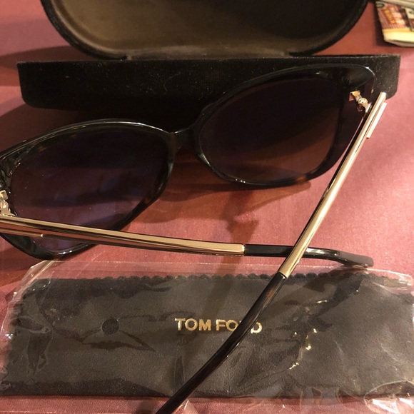 BRAND NEW Tom Ford’s Women’s Sunglasses - Picture 3 of 6